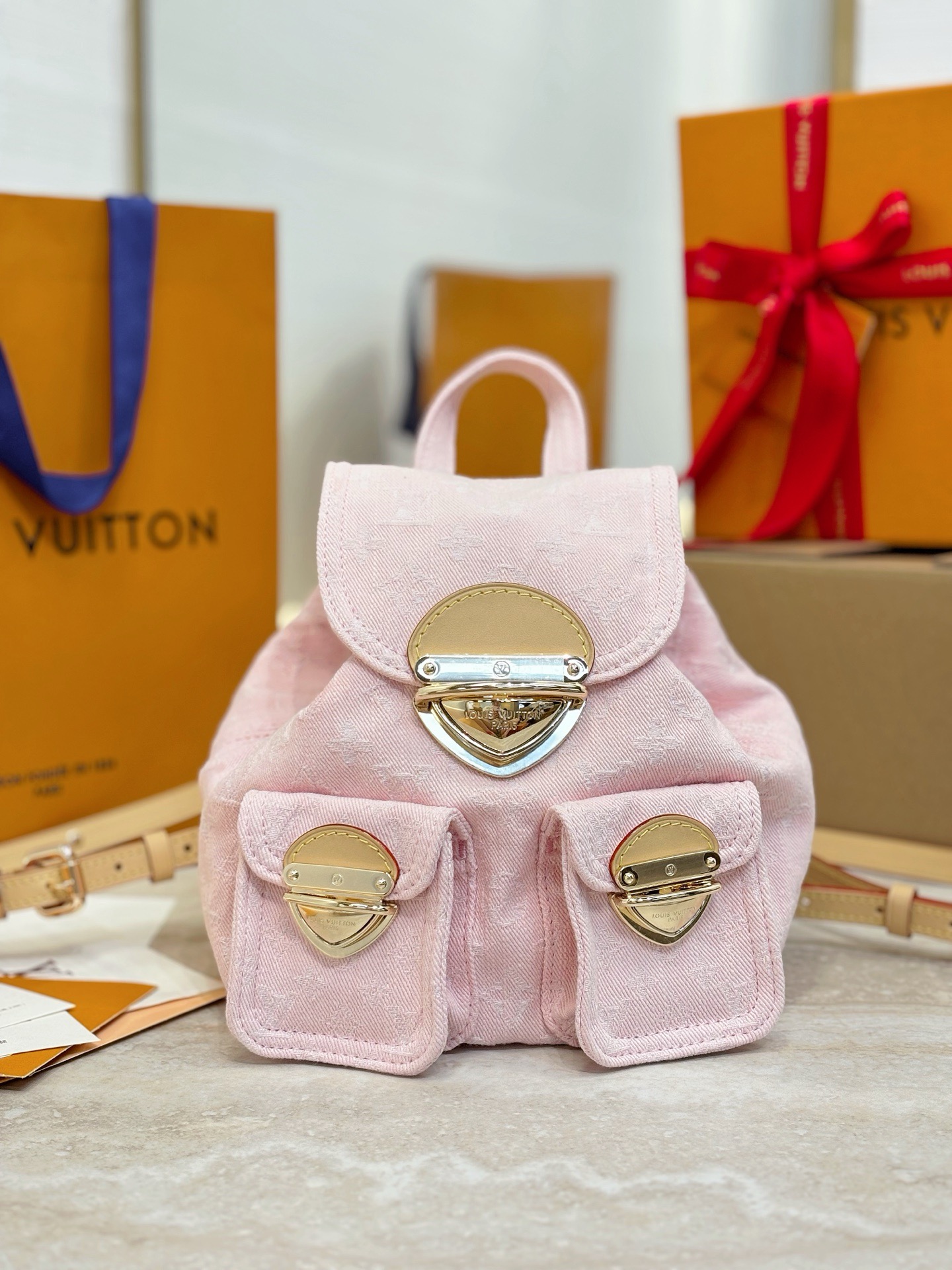 Louis Vuitton Backup M13031 pink