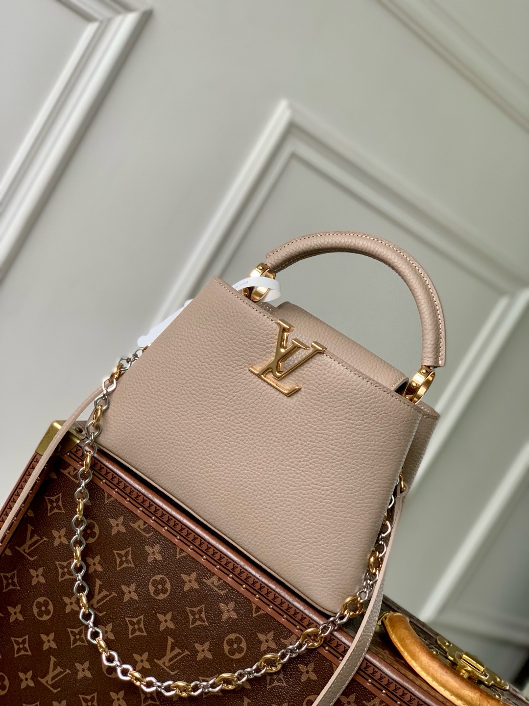 Louis Vuitton Capucines BB M12936 Galet Gray