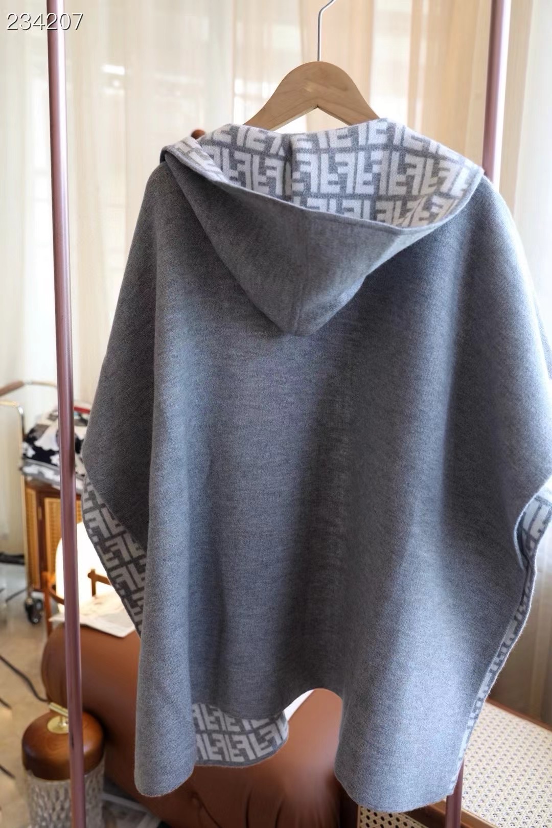 Fendi Cape Double-sided cashmere FDC35905