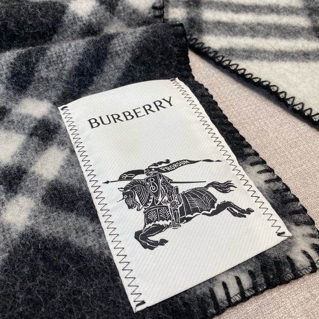 Burberry Cashmere cape 06399