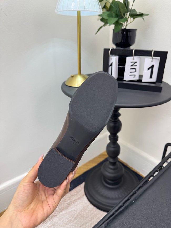 Prada leather loafers 21071-6