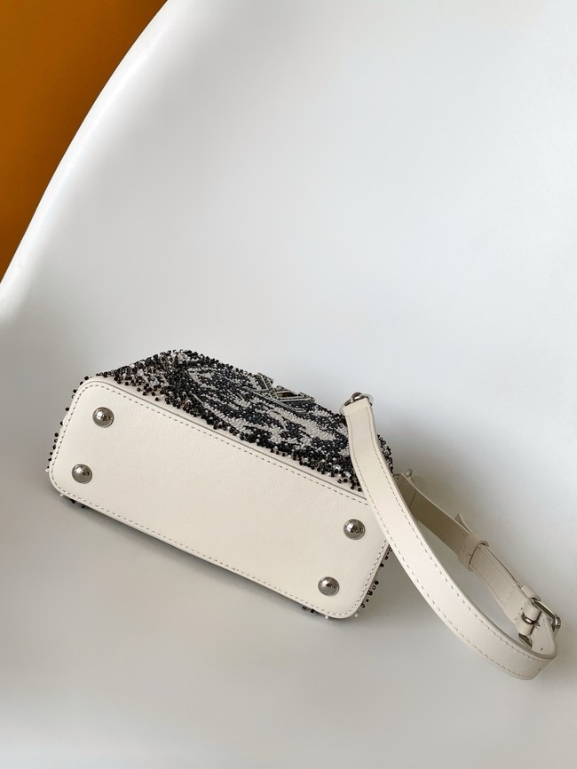 Louis Vuitton Capucines MINI M12977 cream